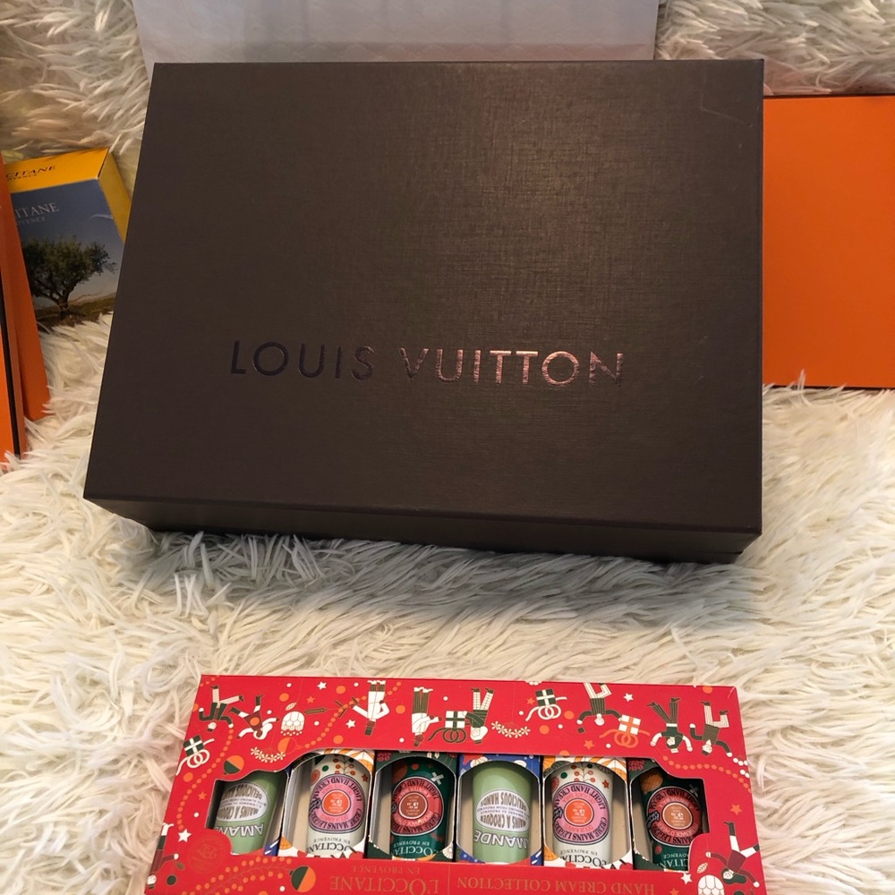 Louis Vuitton Classic Box (Free Louis Vuitton Paper Bag & Mystery Clothing)